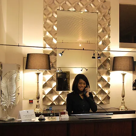 クローネ シティ ユーログレス ホテル 3*