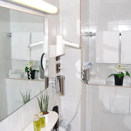 Aachener Stadthotel Szálloda 2*
