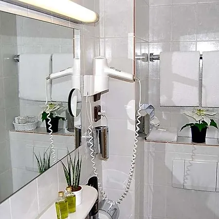 Aachener Stadthotel 2* אאכן