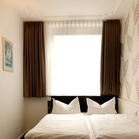 ホテル クローネ シティ ユーログレス アーヘン